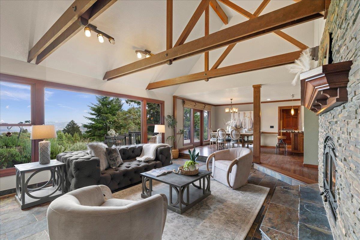 Detail Gallery Image 7 of 74 For 19960 Skyline Blvd, Los Gatos,  CA 95033 - 4 Beds | 3/1 Baths