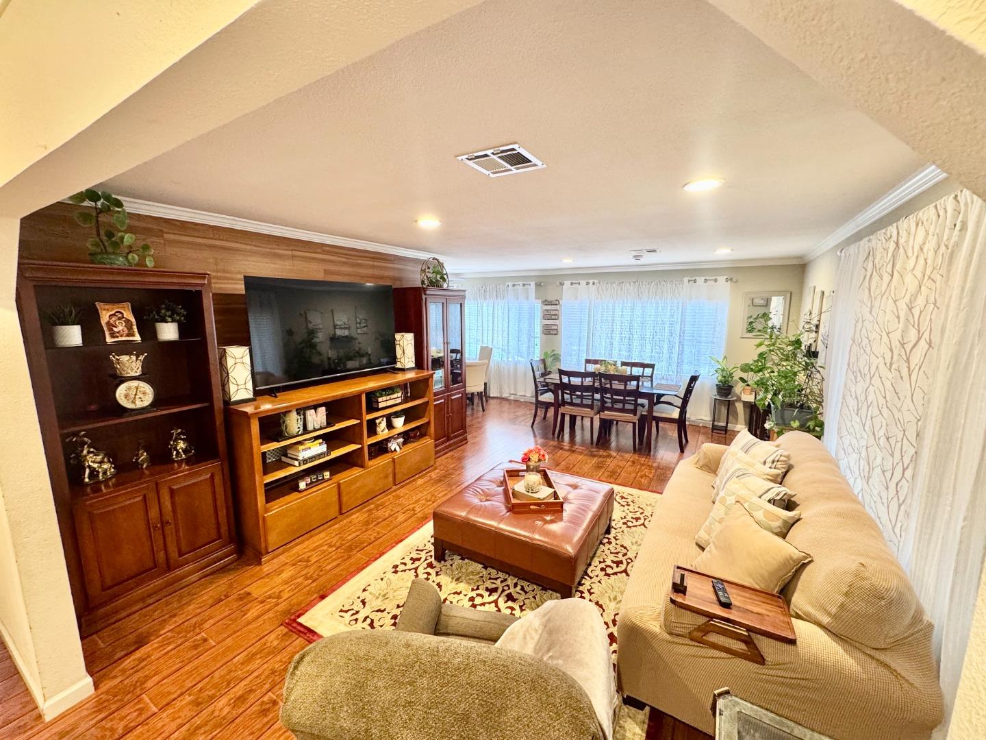 Detail Gallery Image 2 of 12 For 2151 Oakland Rd #22,  San Jose,  CA 95131 - 3 Beds | 2 Baths