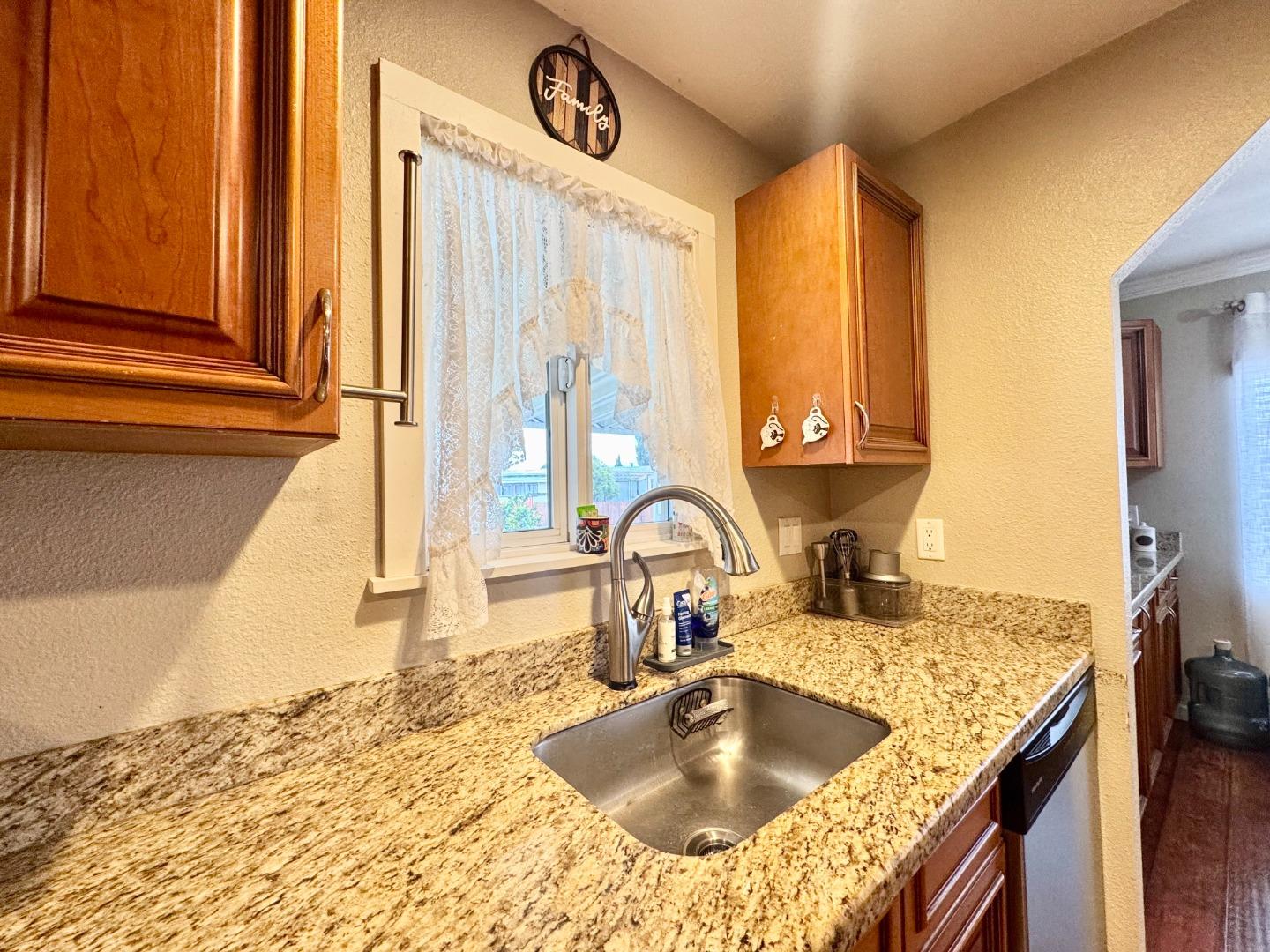 Detail Gallery Image 8 of 12 For 2151 Oakland Rd #22,  San Jose,  CA 95131 - 3 Beds | 2 Baths