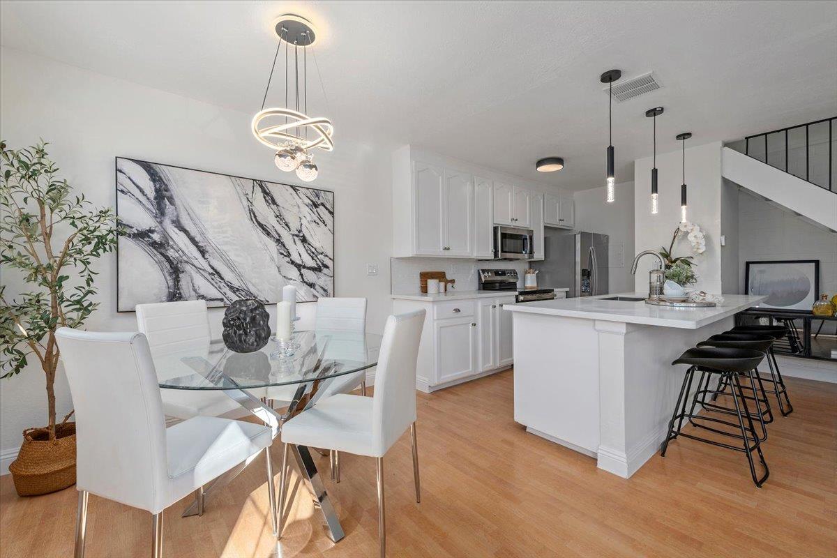 Detail Gallery Image 3 of 28 For 5663 Calmor Ave #3,  San Jose,  CA 95123 - 2 Beds | 1 Baths