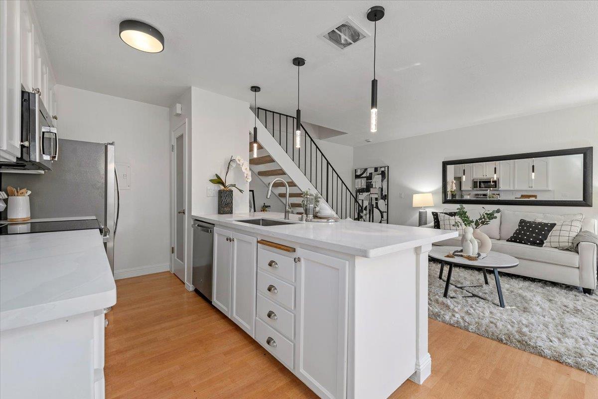 Detail Gallery Image 6 of 28 For 5663 Calmor Ave #3,  San Jose,  CA 95123 - 2 Beds | 1 Baths