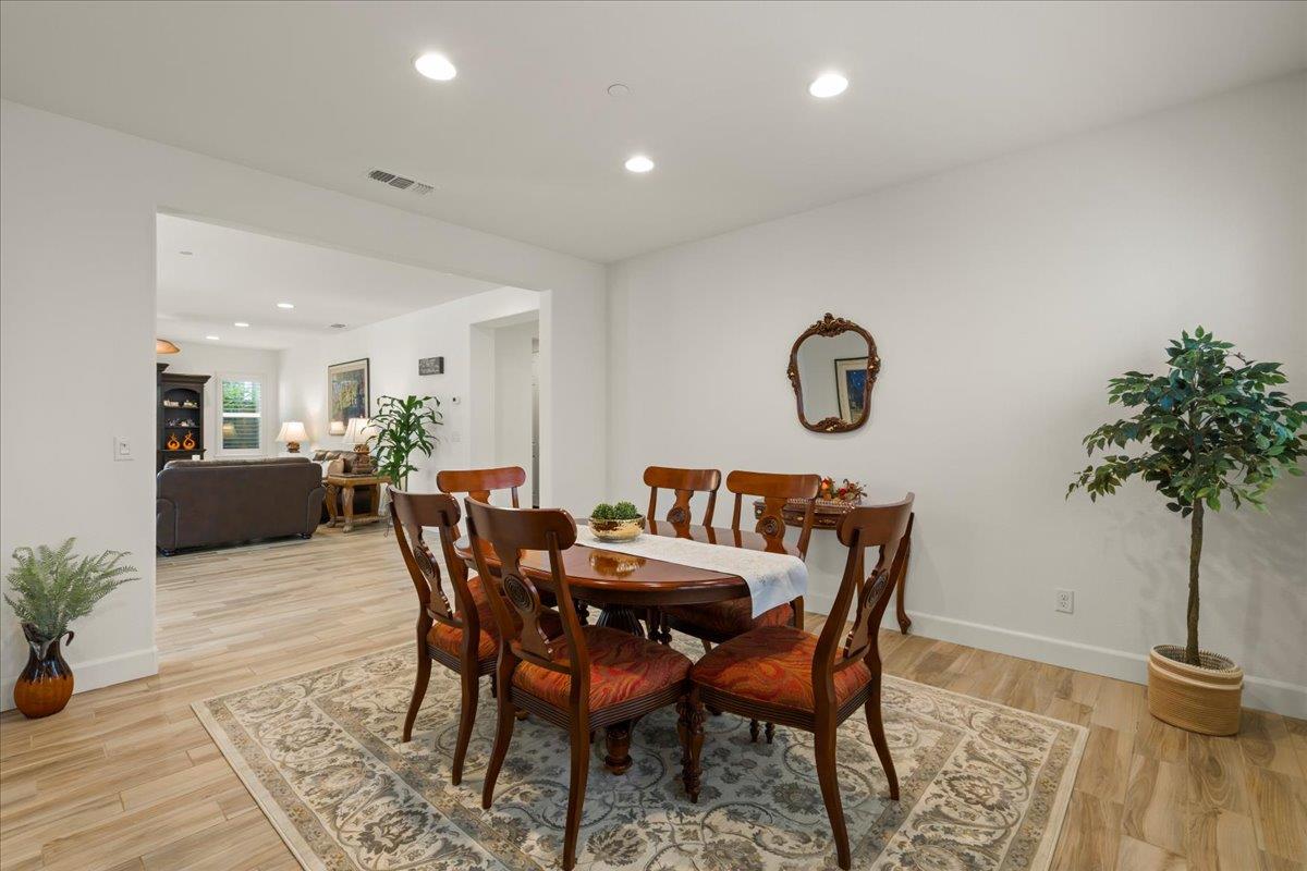 Detail Gallery Image 11 of 71 For 1188 Viognier Way, Gilroy,  CA 95020 - 4 Beds | 3 Baths