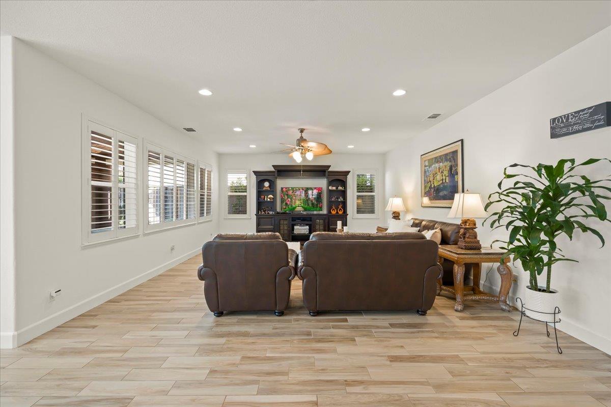 Detail Gallery Image 14 of 71 For 1188 Viognier Way, Gilroy,  CA 95020 - 4 Beds | 3 Baths