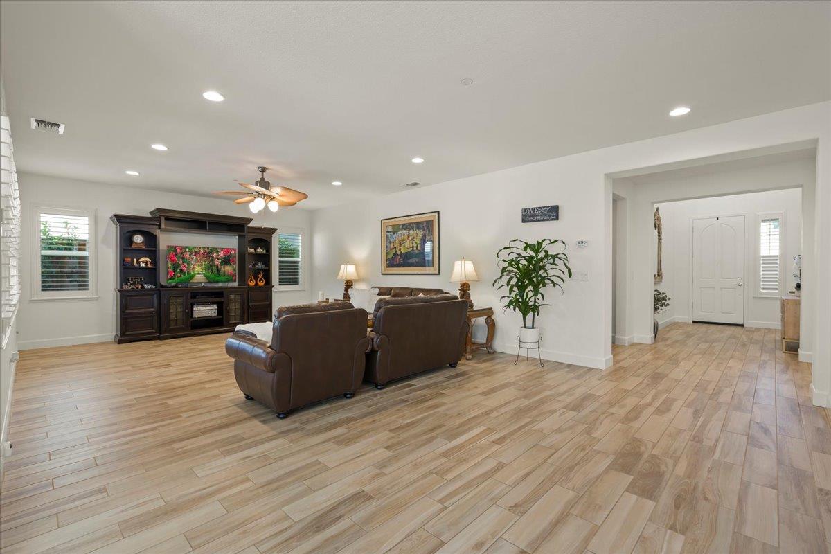 Detail Gallery Image 16 of 71 For 1188 Viognier Way, Gilroy,  CA 95020 - 4 Beds | 3 Baths