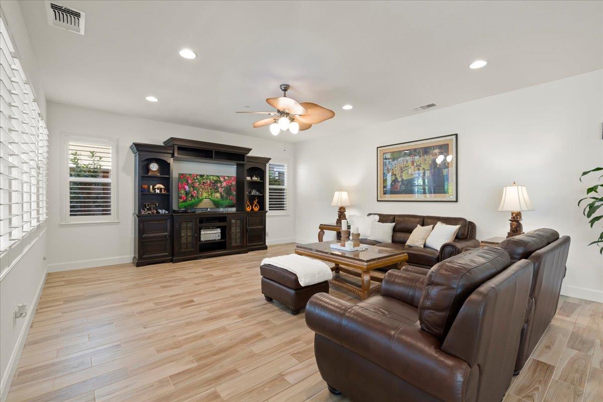 Detail Gallery Image 17 of 71 For 1188 Viognier Way, Gilroy,  CA 95020 - 4 Beds | 3 Baths