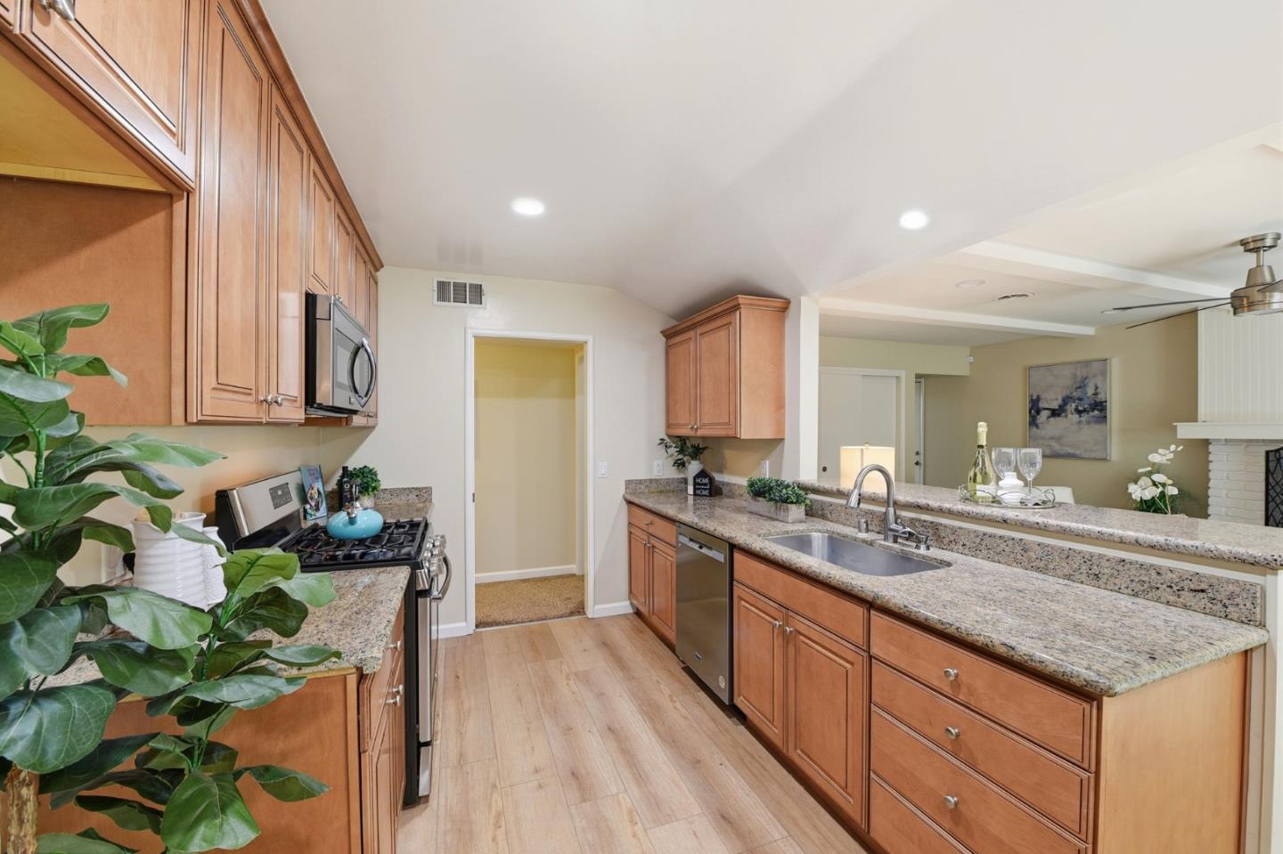 Detail Gallery Image 16 of 43 For 728 S Genevieve Ln, San Jose,  CA 95128 - 4 Beds | 2 Baths