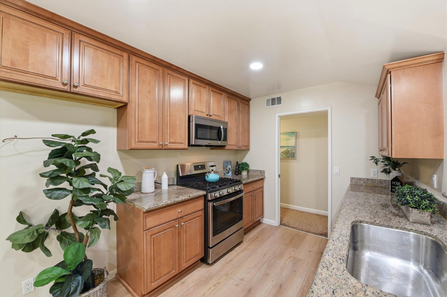 Detail Gallery Image 17 of 43 For 728 S Genevieve Ln, San Jose,  CA 95128 - 4 Beds | 2 Baths