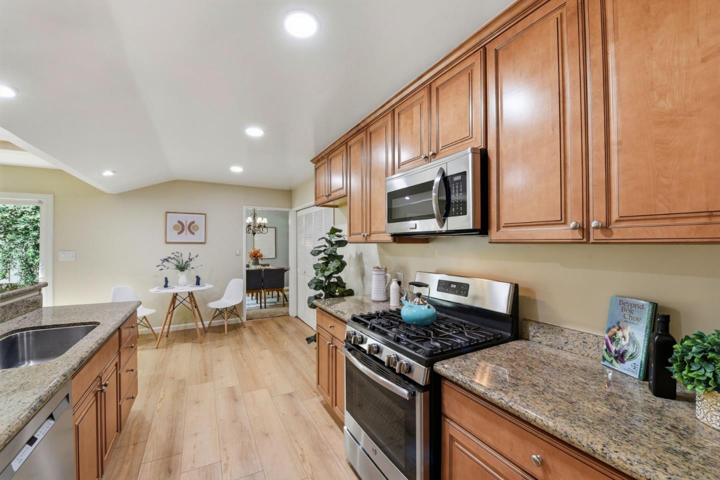 Detail Gallery Image 18 of 43 For 728 S Genevieve Ln, San Jose,  CA 95128 - 4 Beds | 2 Baths