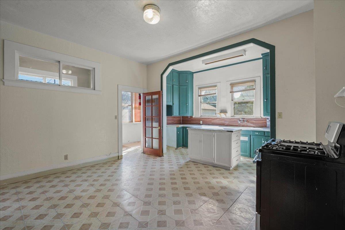 Detail Gallery Image 5 of 16 For 262 E 6th St, Gilroy,  CA 95020 - 3 Beds | 2 Baths