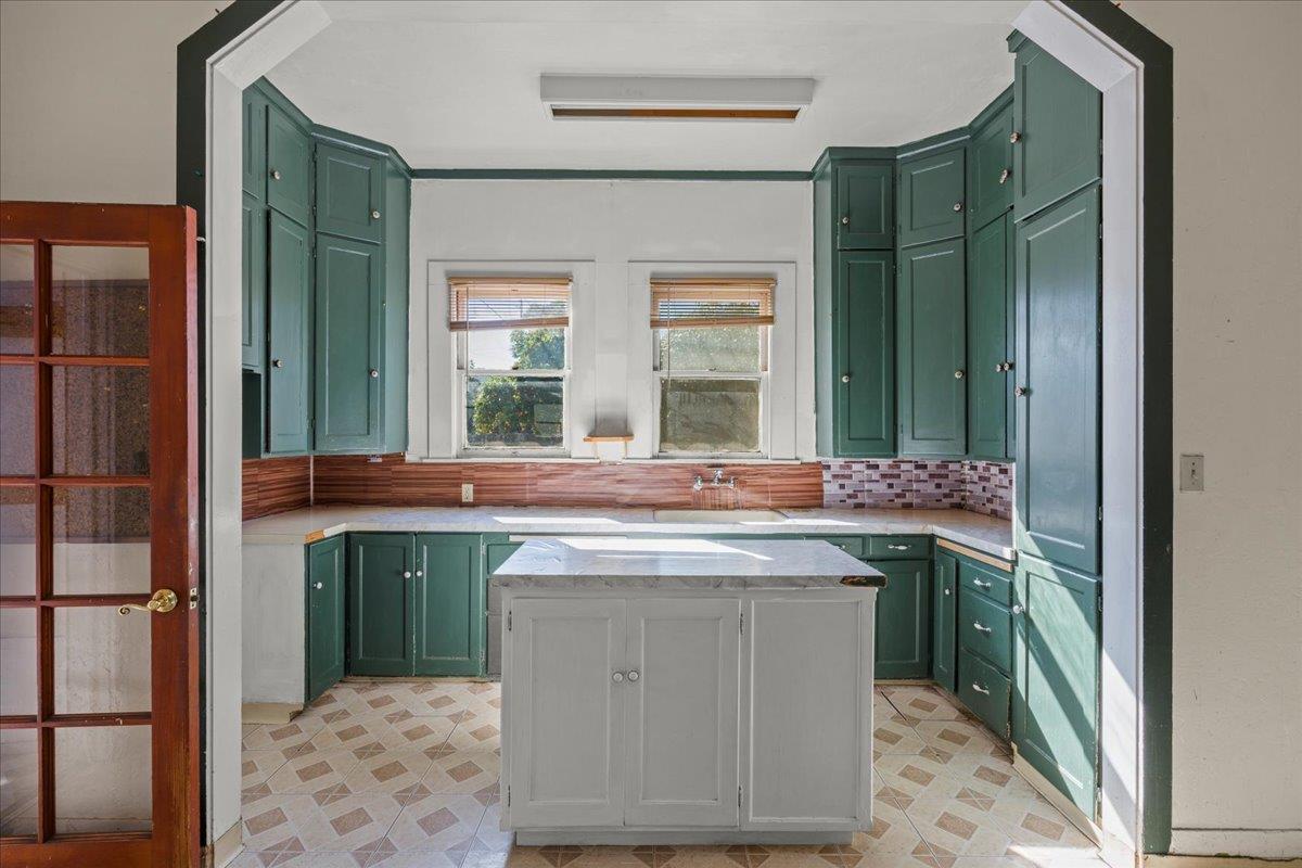 Detail Gallery Image 6 of 16 For 262 E 6th St, Gilroy,  CA 95020 - 3 Beds | 2 Baths