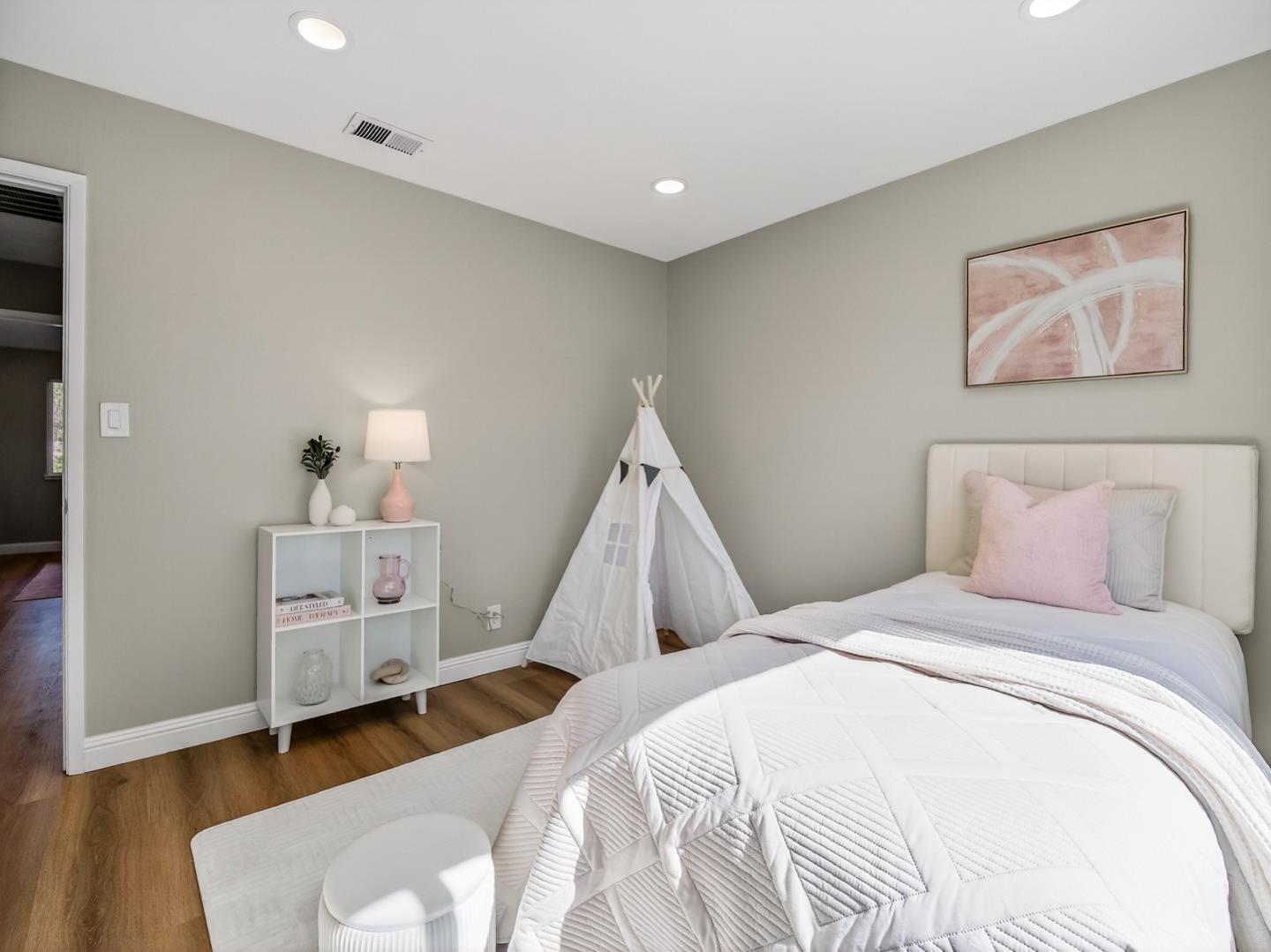 Detail Gallery Image 26 of 42 For 6103 Edenhall Dr, San Jose,  CA 95129 - 3 Beds | 2/1 Baths