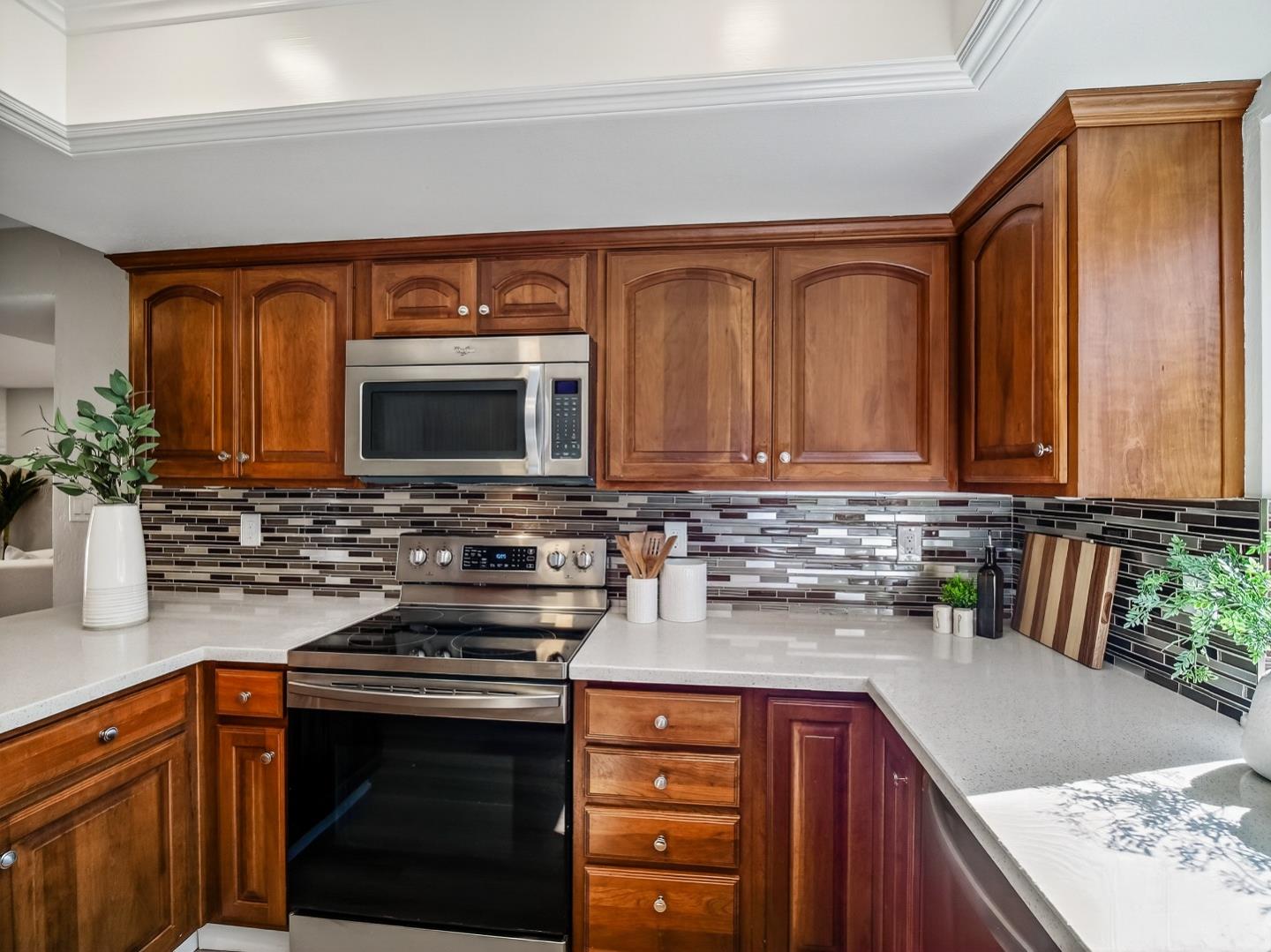 Detail Gallery Image 6 of 42 For 6103 Edenhall Dr, San Jose,  CA 95129 - 3 Beds | 2/1 Baths