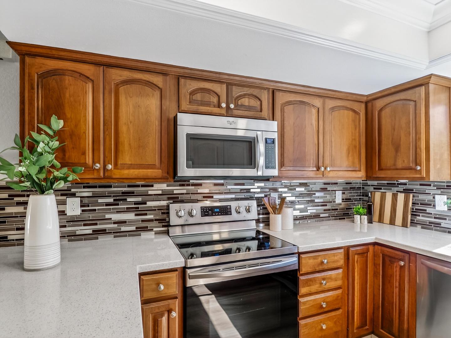 Detail Gallery Image 7 of 42 For 6103 Edenhall Dr, San Jose,  CA 95129 - 3 Beds | 2/1 Baths