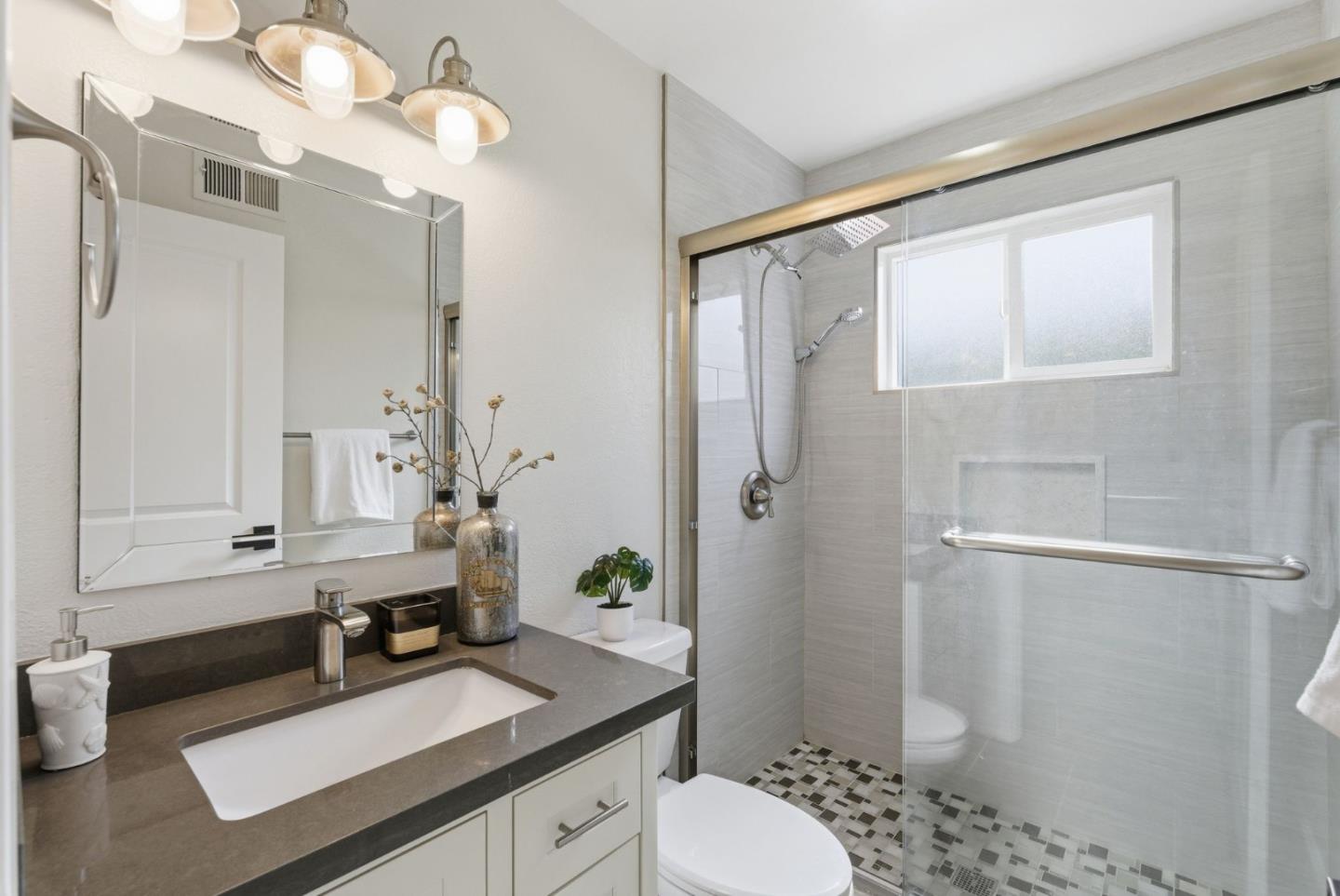 Detail Gallery Image 15 of 45 For 1414 Turlock Ln, San Jose,  CA 95132 - 5 Beds | 2 Baths