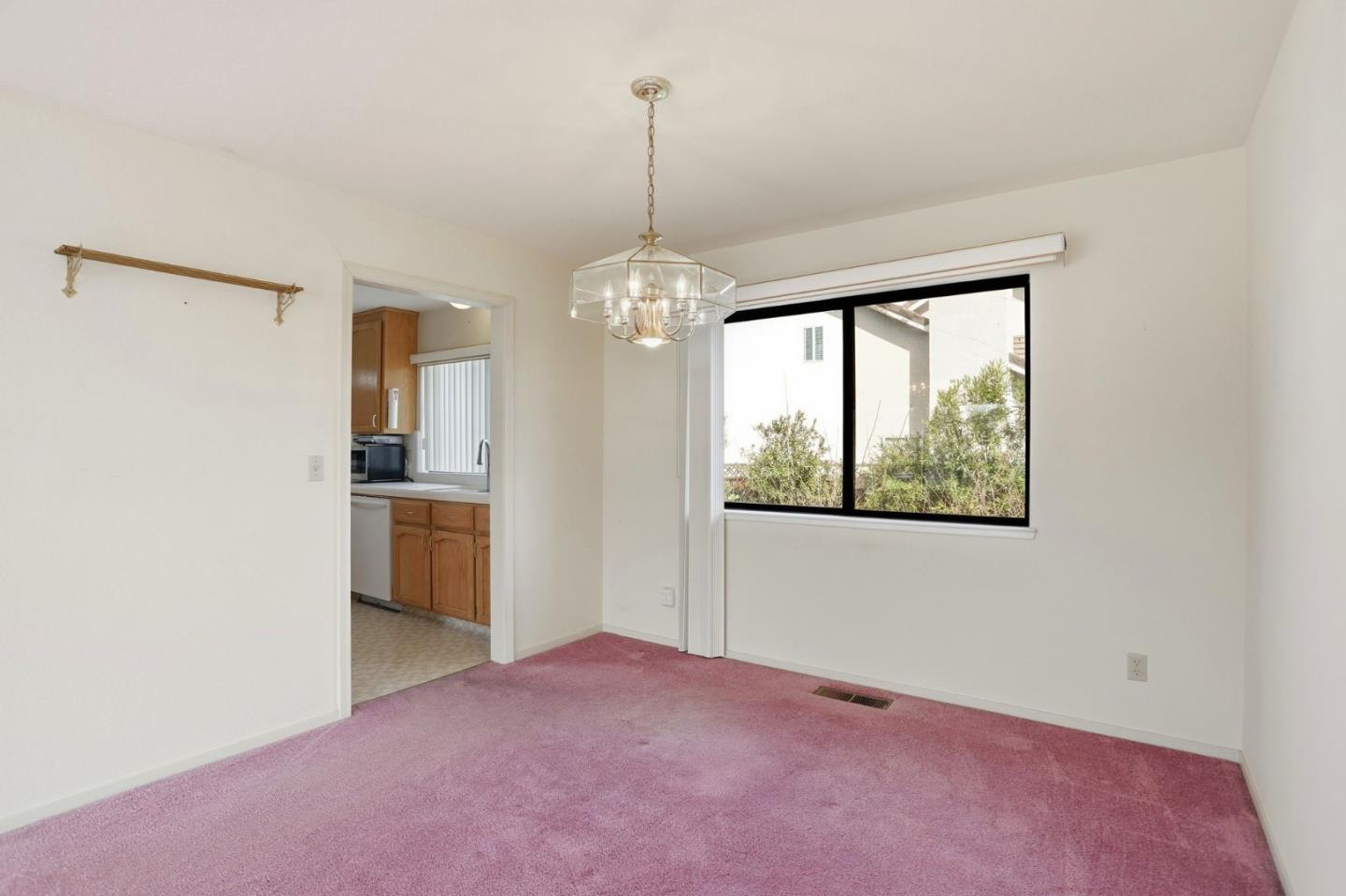 Detail Gallery Image 11 of 42 For 1340 Terrace Dr, Hollister,  CA 95023 - 3 Beds | 2/1 Baths