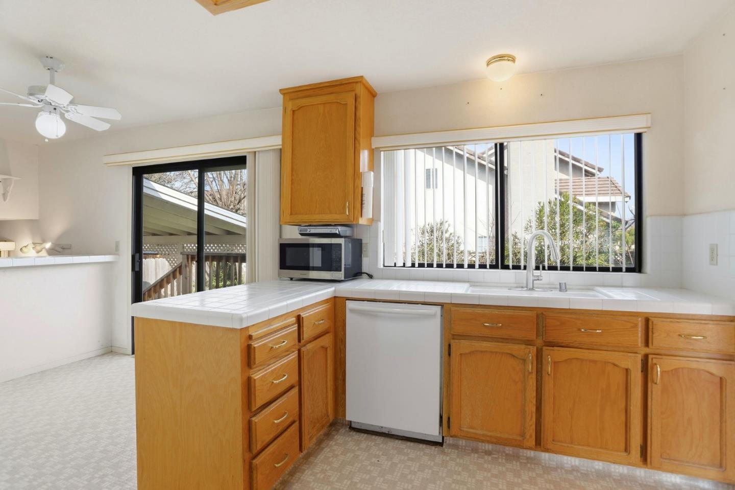 Detail Gallery Image 13 of 42 For 1340 Terrace Dr, Hollister,  CA 95023 - 3 Beds | 2/1 Baths