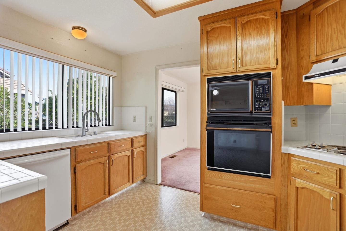 Detail Gallery Image 14 of 42 For 1340 Terrace Dr, Hollister,  CA 95023 - 3 Beds | 2/1 Baths