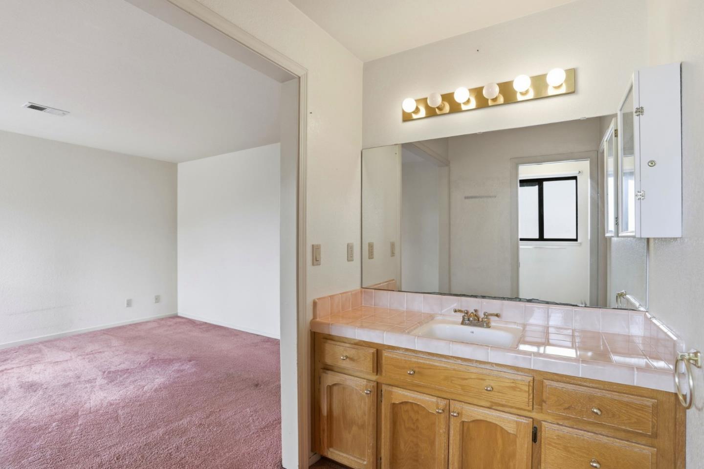 Detail Gallery Image 28 of 42 For 1340 Terrace Dr, Hollister,  CA 95023 - 3 Beds | 2/1 Baths