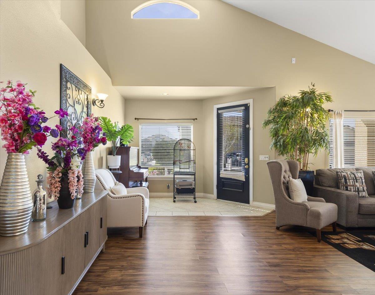 Detail Gallery Image 10 of 54 For 1901 Calistoga Dr, Hollister,  CA 95023 - 5 Beds | 3/1 Baths