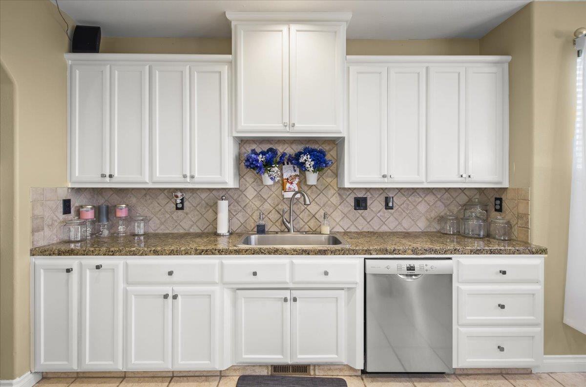 Detail Gallery Image 13 of 54 For 1901 Calistoga Dr, Hollister,  CA 95023 - 5 Beds | 3/1 Baths