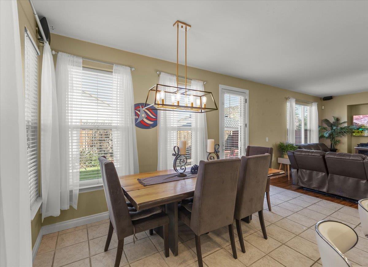 Detail Gallery Image 15 of 54 For 1901 Calistoga Dr, Hollister,  CA 95023 - 5 Beds | 3/1 Baths