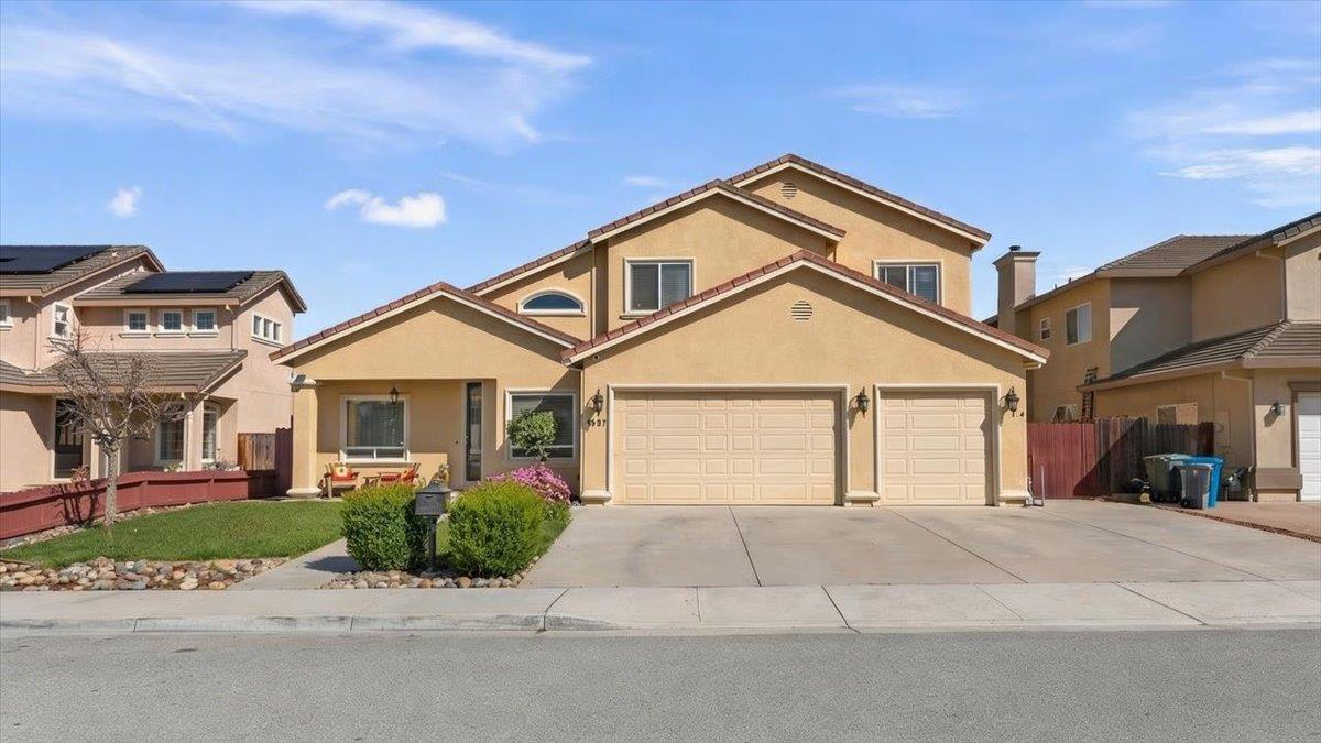 Detail Gallery Image 2 of 54 For 1901 Calistoga Dr, Hollister,  CA 95023 - 5 Beds | 3/1 Baths