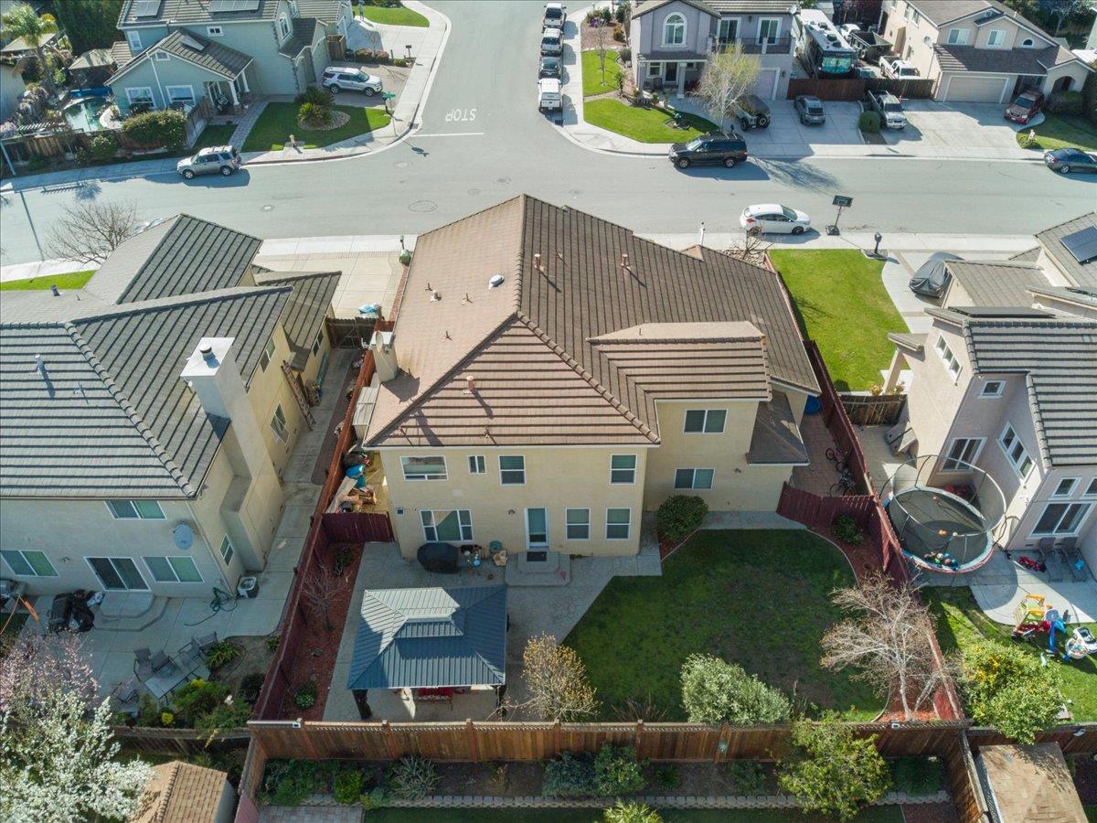 Detail Gallery Image 3 of 54 For 1901 Calistoga Dr, Hollister,  CA 95023 - 5 Beds | 3/1 Baths
