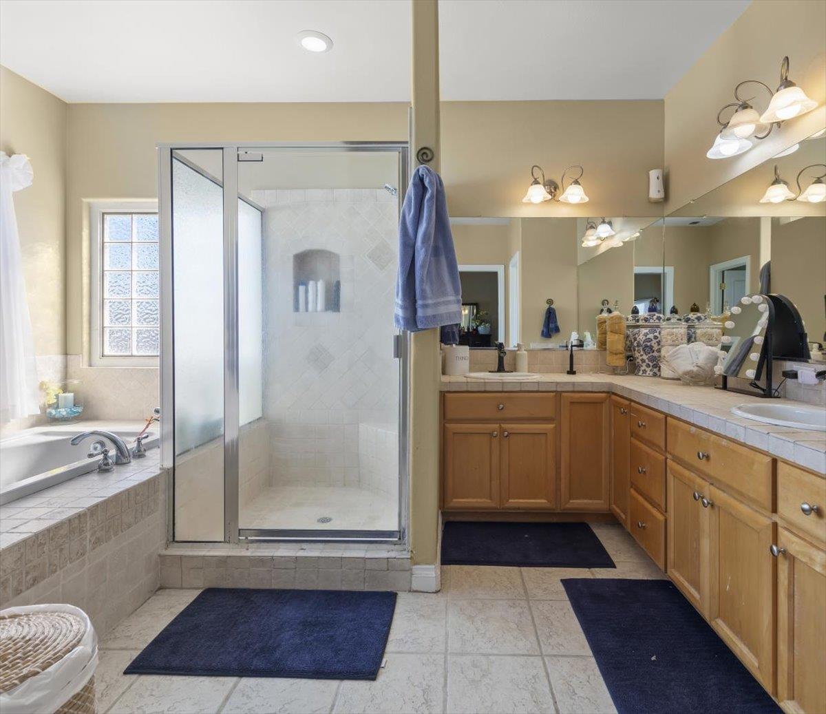 Detail Gallery Image 30 of 54 For 1901 Calistoga Dr, Hollister,  CA 95023 - 5 Beds | 3/1 Baths