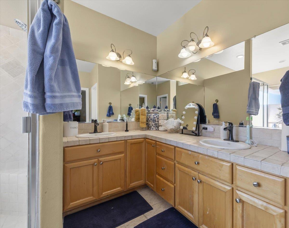 Detail Gallery Image 31 of 54 For 1901 Calistoga Dr, Hollister,  CA 95023 - 5 Beds | 3/1 Baths