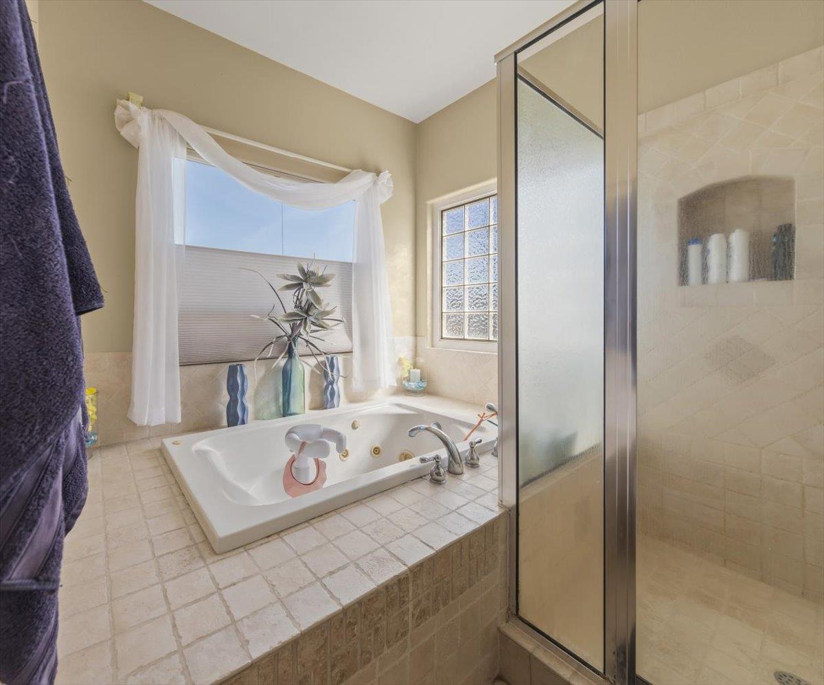 Detail Gallery Image 32 of 54 For 1901 Calistoga Dr, Hollister,  CA 95023 - 5 Beds | 3/1 Baths