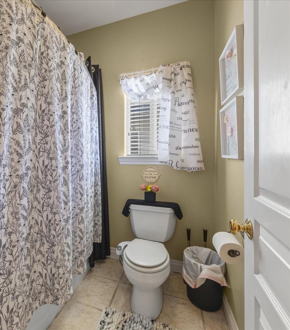 Detail Gallery Image 37 of 54 For 1901 Calistoga Dr, Hollister,  CA 95023 - 5 Beds | 3/1 Baths