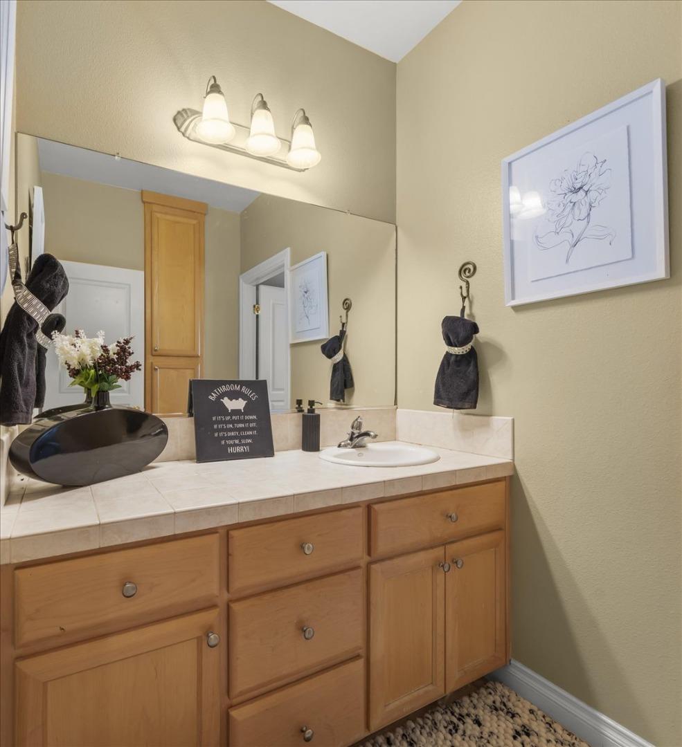 Detail Gallery Image 38 of 54 For 1901 Calistoga Dr, Hollister,  CA 95023 - 5 Beds | 3/1 Baths