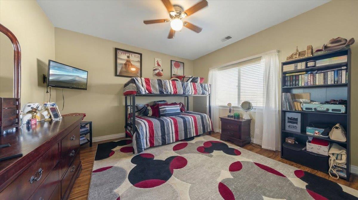 Detail Gallery Image 40 of 54 For 1901 Calistoga Dr, Hollister,  CA 95023 - 5 Beds | 3/1 Baths