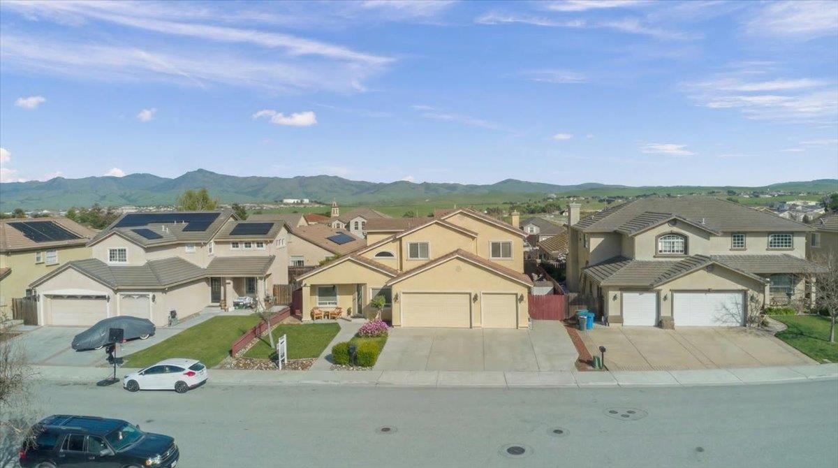 Detail Gallery Image 48 of 54 For 1901 Calistoga Dr, Hollister,  CA 95023 - 5 Beds | 3/1 Baths