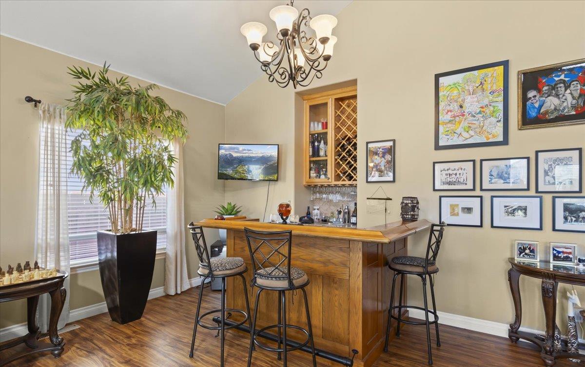 Detail Gallery Image 5 of 54 For 1901 Calistoga Dr, Hollister,  CA 95023 - 5 Beds | 3/1 Baths