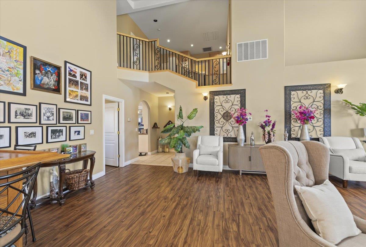 Detail Gallery Image 6 of 54 For 1901 Calistoga Dr, Hollister,  CA 95023 - 5 Beds | 3/1 Baths