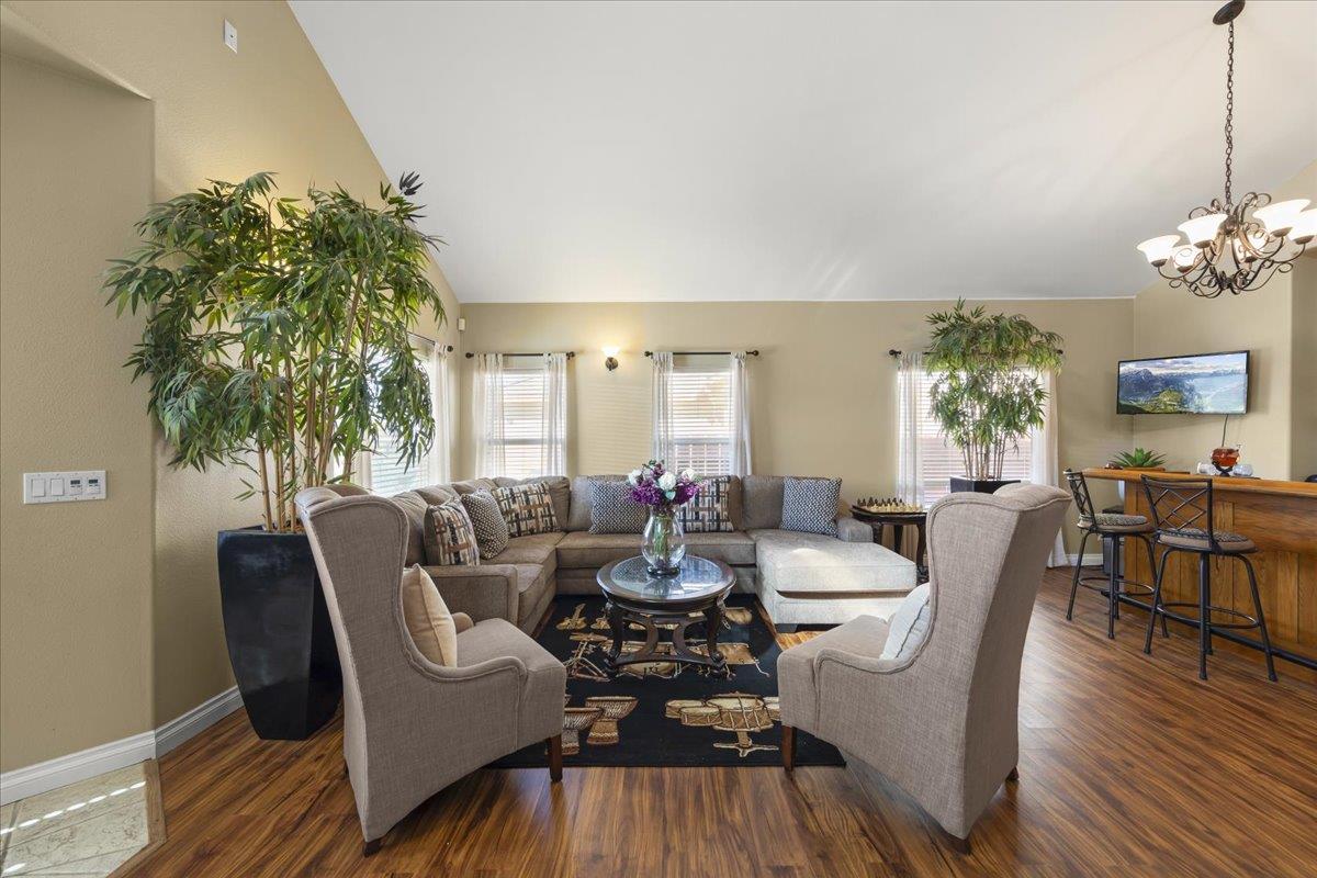 Detail Gallery Image 7 of 54 For 1901 Calistoga Dr, Hollister,  CA 95023 - 5 Beds | 3/1 Baths