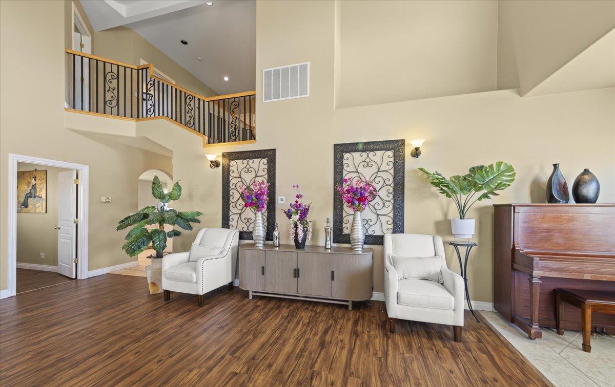 Detail Gallery Image 9 of 54 For 1901 Calistoga Dr, Hollister,  CA 95023 - 5 Beds | 3/1 Baths