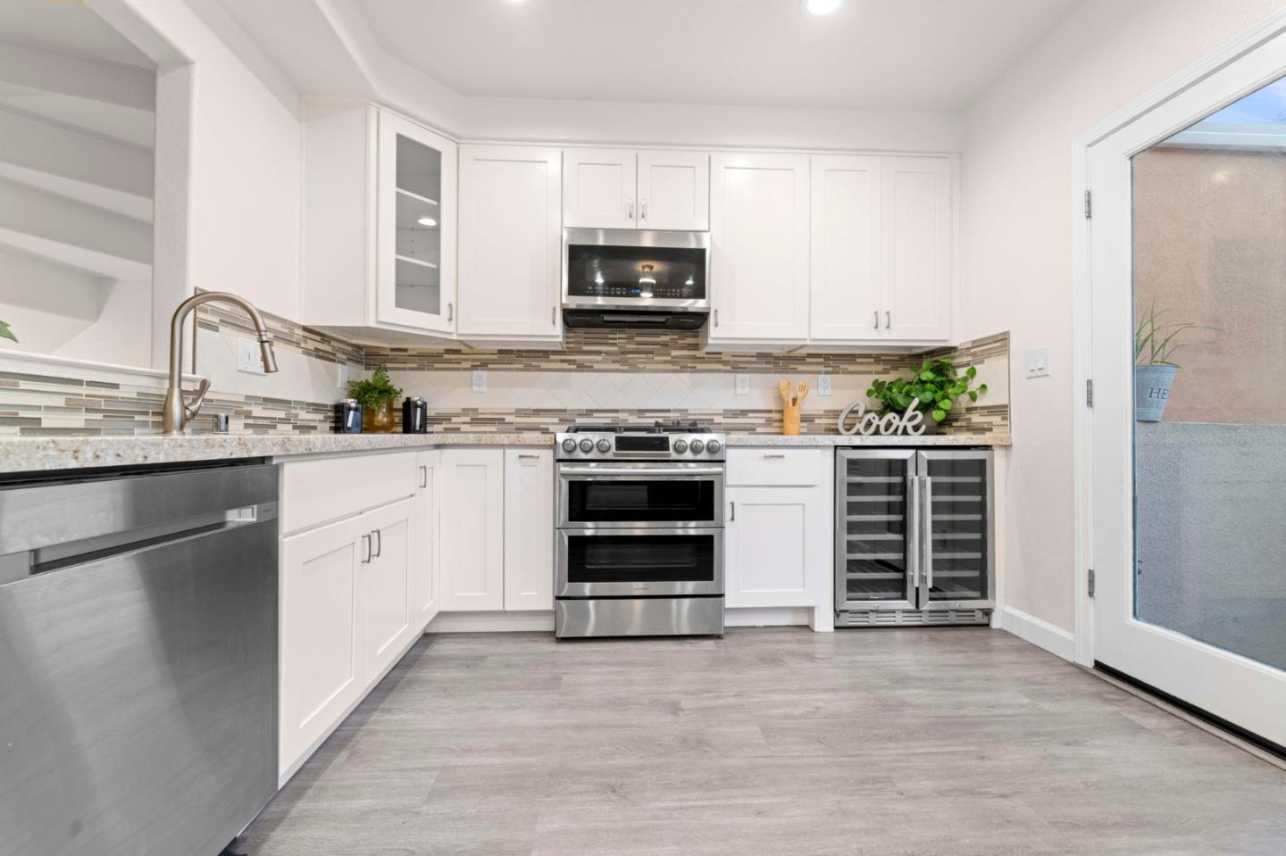 Detail Gallery Image 13 of 39 For 126 Pacchetti Way, Mountain View,  CA 94040 - 3 Beds | 3 Baths