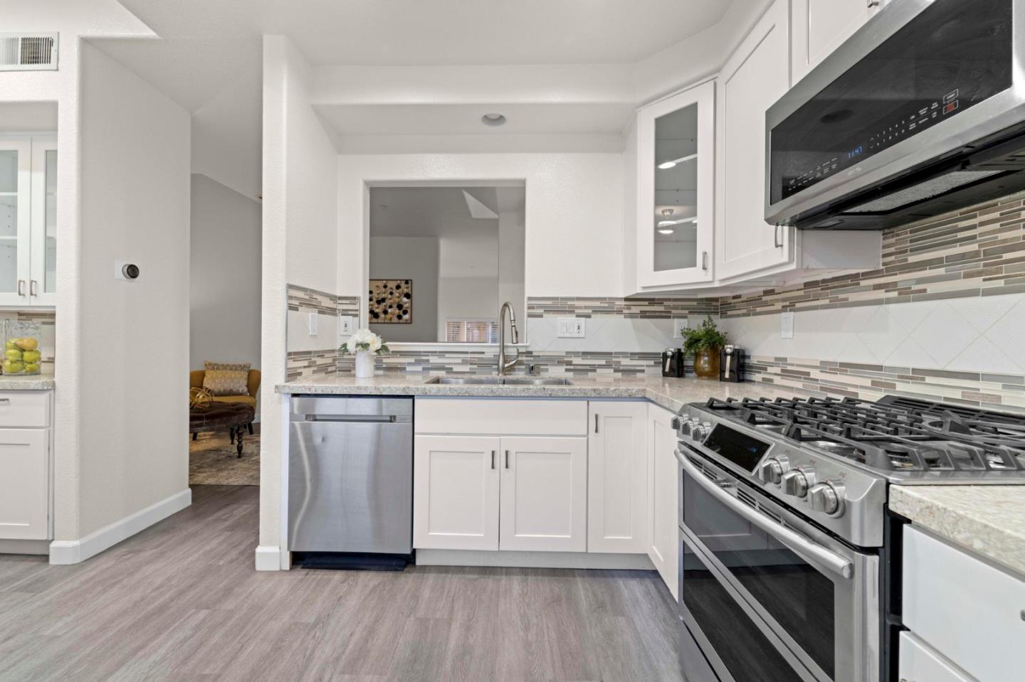 Detail Gallery Image 15 of 39 For 126 Pacchetti Way, Mountain View,  CA 94040 - 3 Beds | 3 Baths