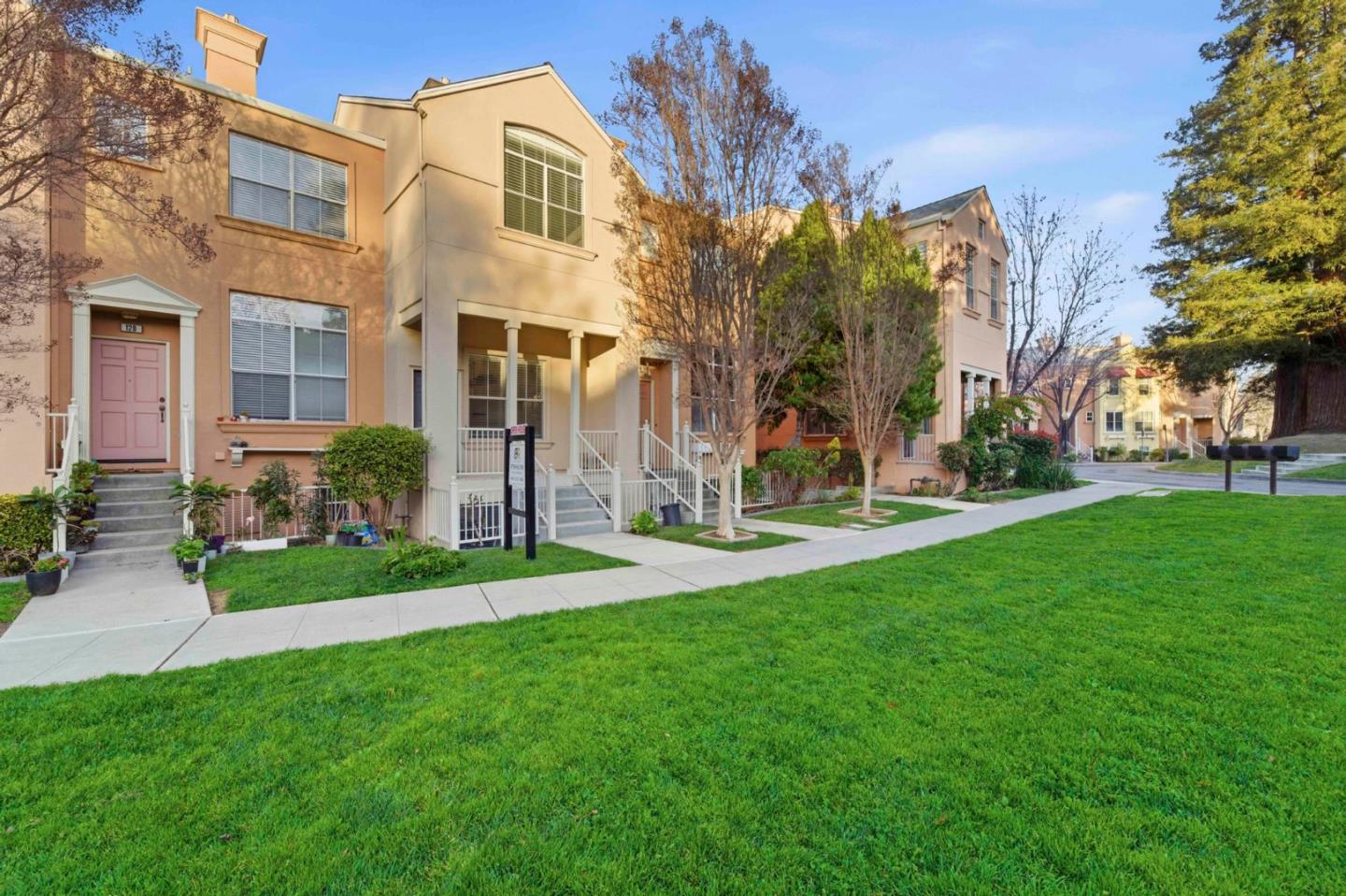 Detail Gallery Image 2 of 39 For 126 Pacchetti Way, Mountain View,  CA 94040 - 3 Beds | 3 Baths