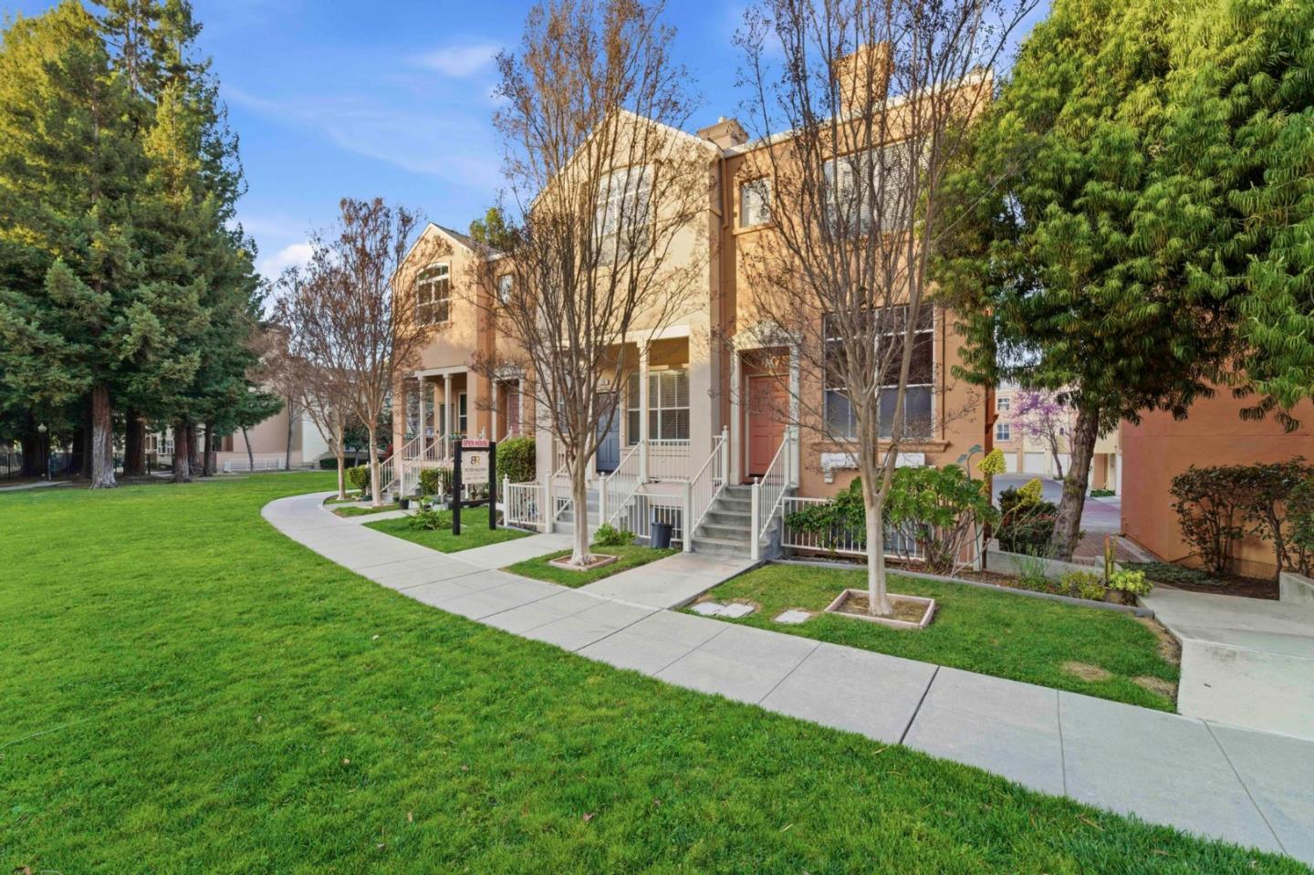 Detail Gallery Image 3 of 39 For 126 Pacchetti Way, Mountain View,  CA 94040 - 3 Beds | 3 Baths