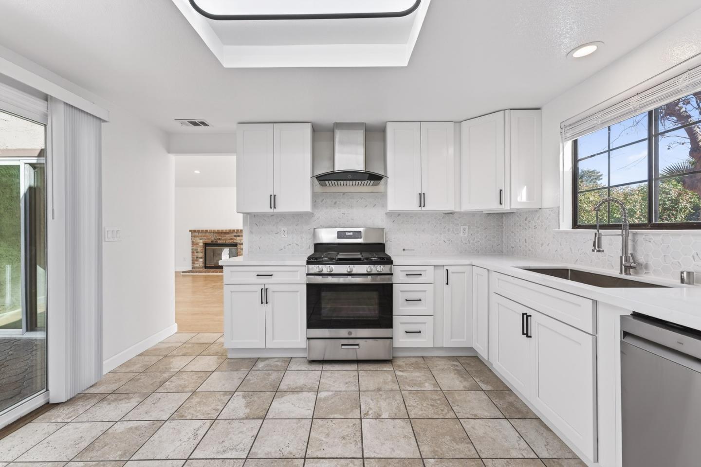 Detail Gallery Image 8 of 61 For 2753 Asilomar Dr, Antioch,  CA 94531 - 4 Beds | 2 Baths