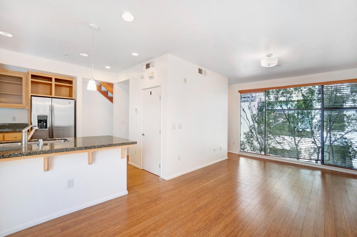 Detail Gallery Image 11 of 38 For 153 City Limits Cir, Emeryville,  CA 94608 - 2 Beds | 2/1 Baths