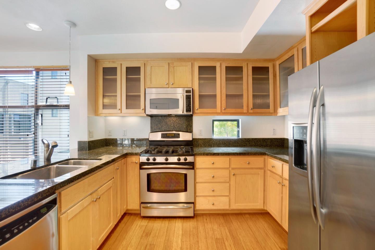 Detail Gallery Image 14 of 38 For 153 City Limits Cir, Emeryville,  CA 94608 - 2 Beds | 2/1 Baths