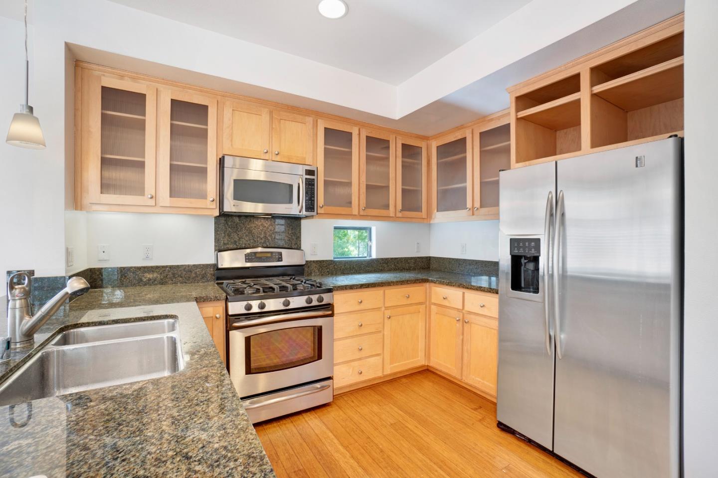 Detail Gallery Image 15 of 38 For 153 City Limits Cir, Emeryville,  CA 94608 - 2 Beds | 2/1 Baths