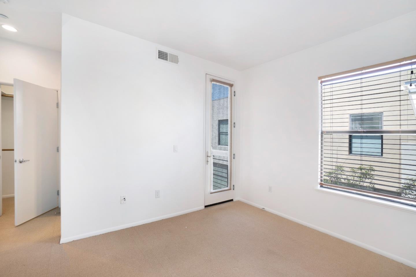 Detail Gallery Image 22 of 38 For 153 City Limits Cir, Emeryville,  CA 94608 - 2 Beds | 2/1 Baths