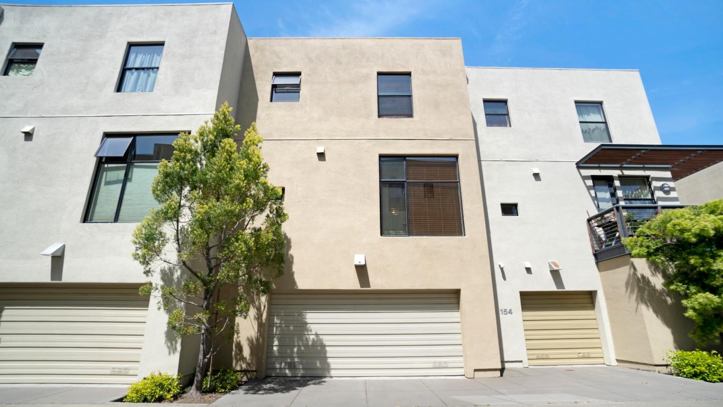 Detail Gallery Image 3 of 38 For 153 City Limits Cir, Emeryville,  CA 94608 - 2 Beds | 2/1 Baths