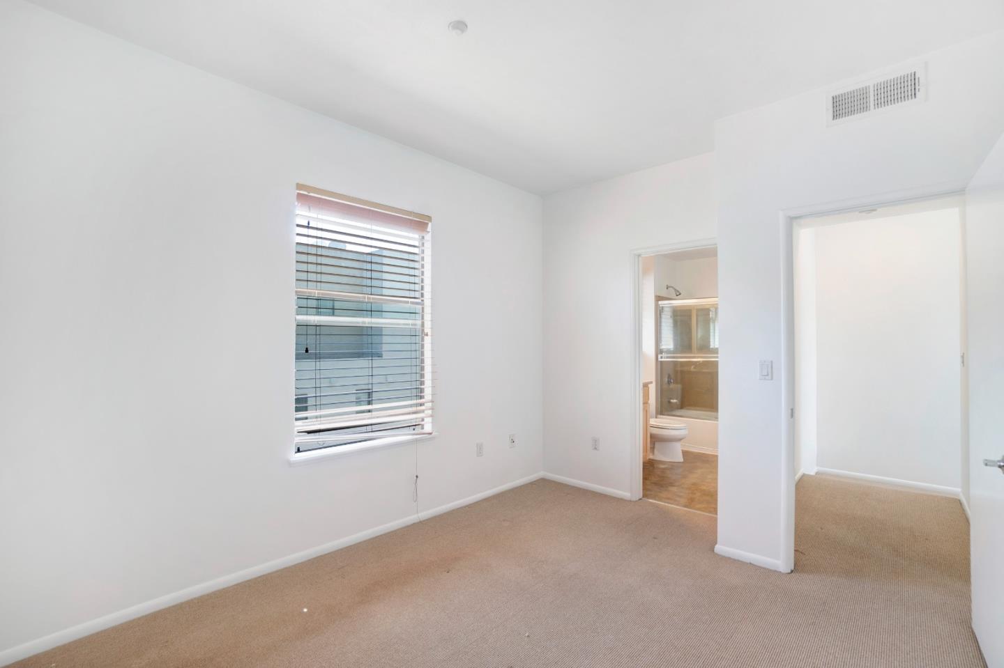 Detail Gallery Image 30 of 38 For 153 City Limits Cir, Emeryville,  CA 94608 - 2 Beds | 2/1 Baths