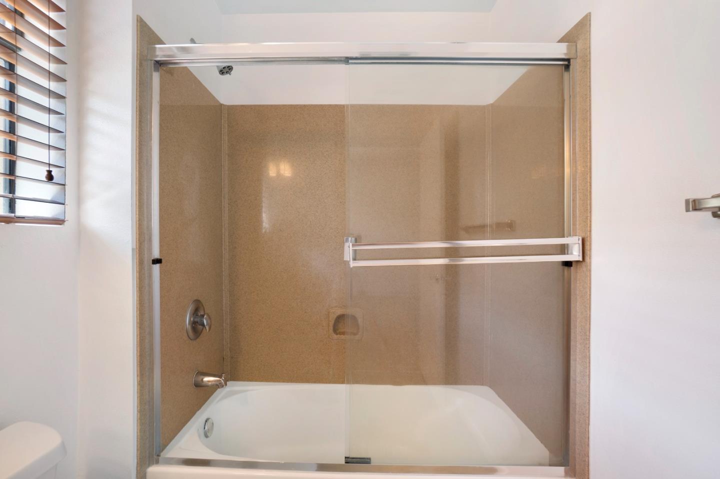 Detail Gallery Image 34 of 38 For 153 City Limits Cir, Emeryville,  CA 94608 - 2 Beds | 2/1 Baths